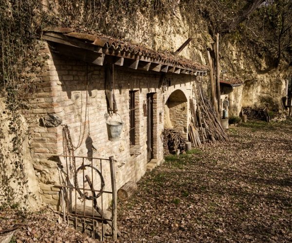 Una gita alla scoperta delle Case Grotta di Mombarone