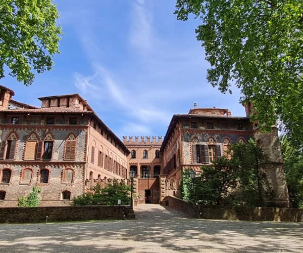 Una giornata in visita agli edifici storici privati accompagnati dai proprietari: un’esperienza unica