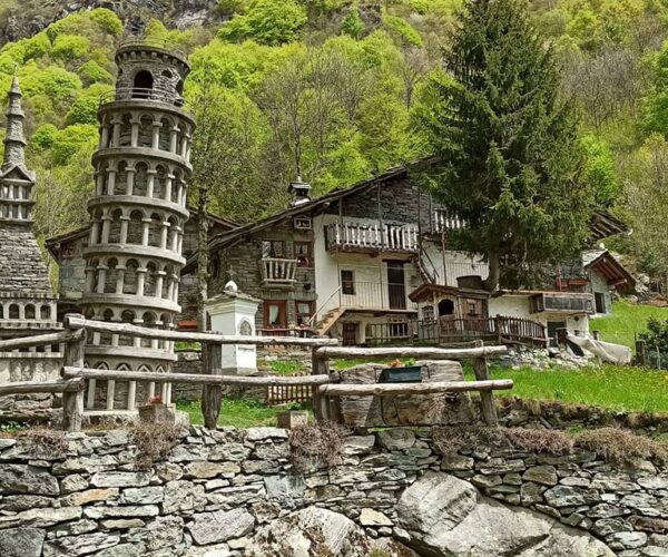 Vrù, un piccolo borgo sospeso nel tempo