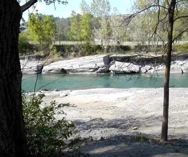 La Spiaggia dei Cristalli, un’incredibile meraviglia della natura nel cuore delle Langhe