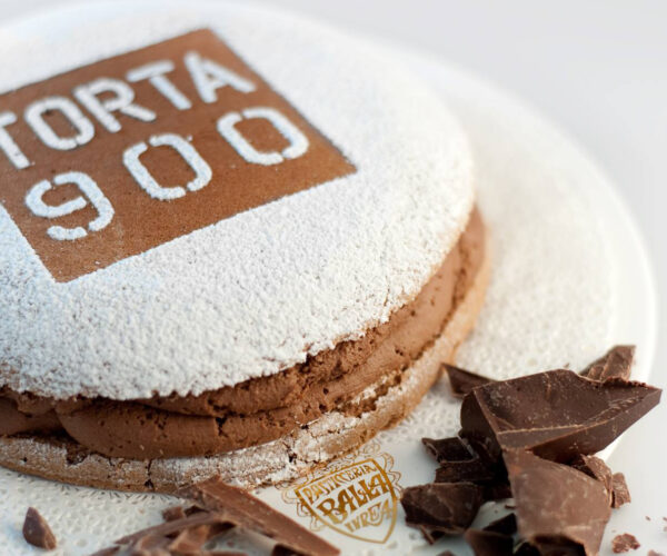 La Torta 900,  da più di cento anni delizia il cuore degli eporediesi