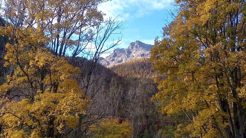 Ala di Stura, il Paese delle Meridiane e degli Affreschi