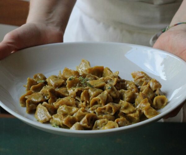 La cucina piemontese in chiave vegana raccontata dal ristorante Mezzaluna