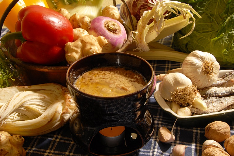 Il Piemonte celebra la bagna cauda – 3 sagre da non perdere questo weekend