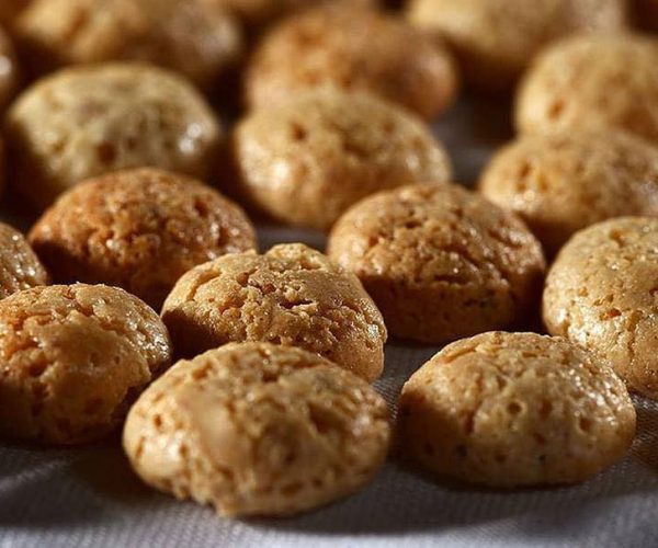 Chivasso celebra i suoi dolcetti: oggi e domani la Festa dei Nocciolini entra nel vivo