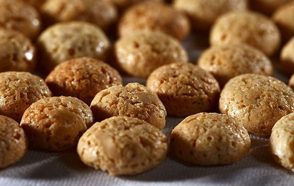 Chivasso celebra i suoi dolcetti: oggi e domani la Festa dei Nocciolini entra nel vivo