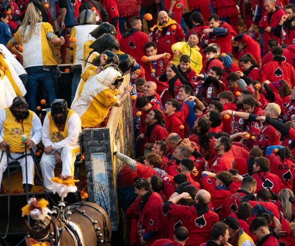 Carnevale di Ivrea 2025 – 1-4 Marzo: un Weekend indimenticabile tra Storia, Tradizione e Battaglie delle Arance!