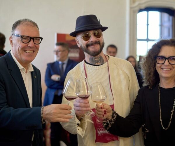 Sabato un ospite di eccellenza alla Sagra dl’Articiòch a Costigliole d’Asti: parteciperà alla rassegna l’artista J-Ax