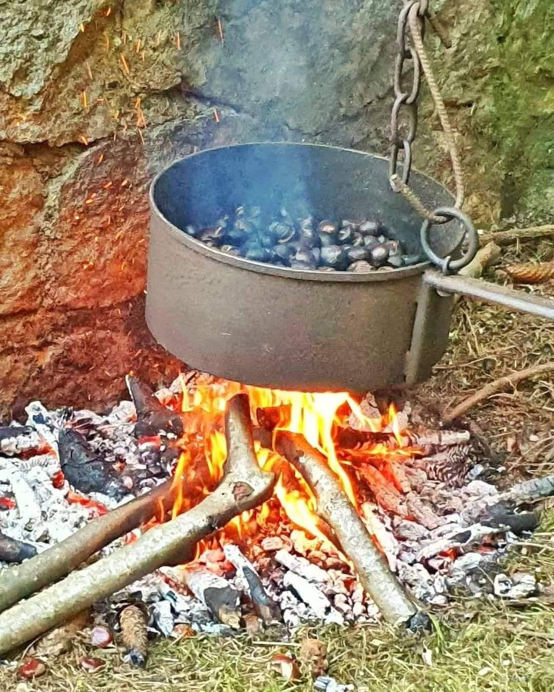 🌰🏆 Chi sarà il primo Campione del Mondo di Caldarroste? A Chiusa di Pesio arriva la Festa del Re Marrone