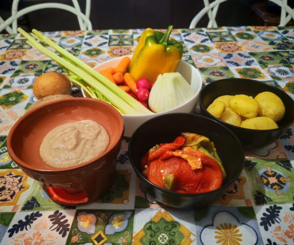 Aglio, acciughe, verdure da intingere ?  scopri la Bagna Cauda questo weekend a due passi da Asti e Torino