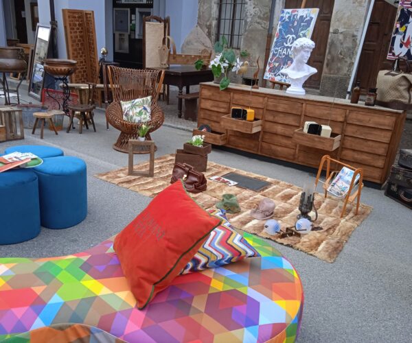 Tesori nascosti e curiosità d’altri tempi: il Mercatino dell’Antiquariato Nicese torna domenica 16 novembre