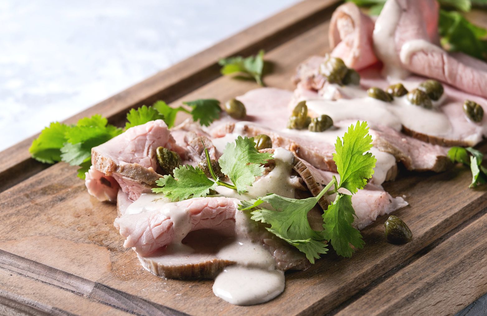 Vitel Tonnè – origini e ricetta del Vitello Tonnato: uno dei piatti più apprezzati in Piemonte