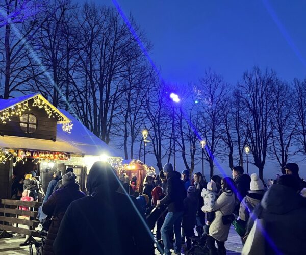 Rivoli si riempie di magia: la Casa di Babbo Natale e la casetta del Postino anche quest’anno saranno nel suggestivo piazzale del Castello