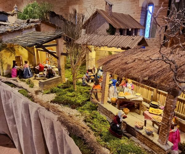 Uno dei presepi più spettacolari del Piemonte vi aspetta nella splendida Abbazia di Vezzolano : giorni e orari di apertura