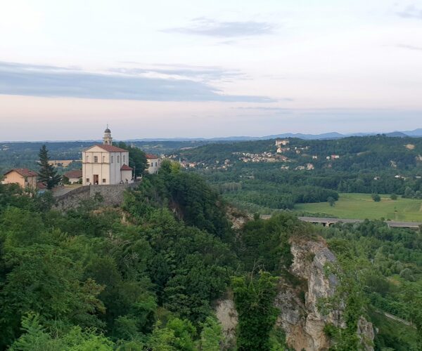 In Piemonte c’è un borgo dove il Carnevale è un rito millenario di danza e maschere