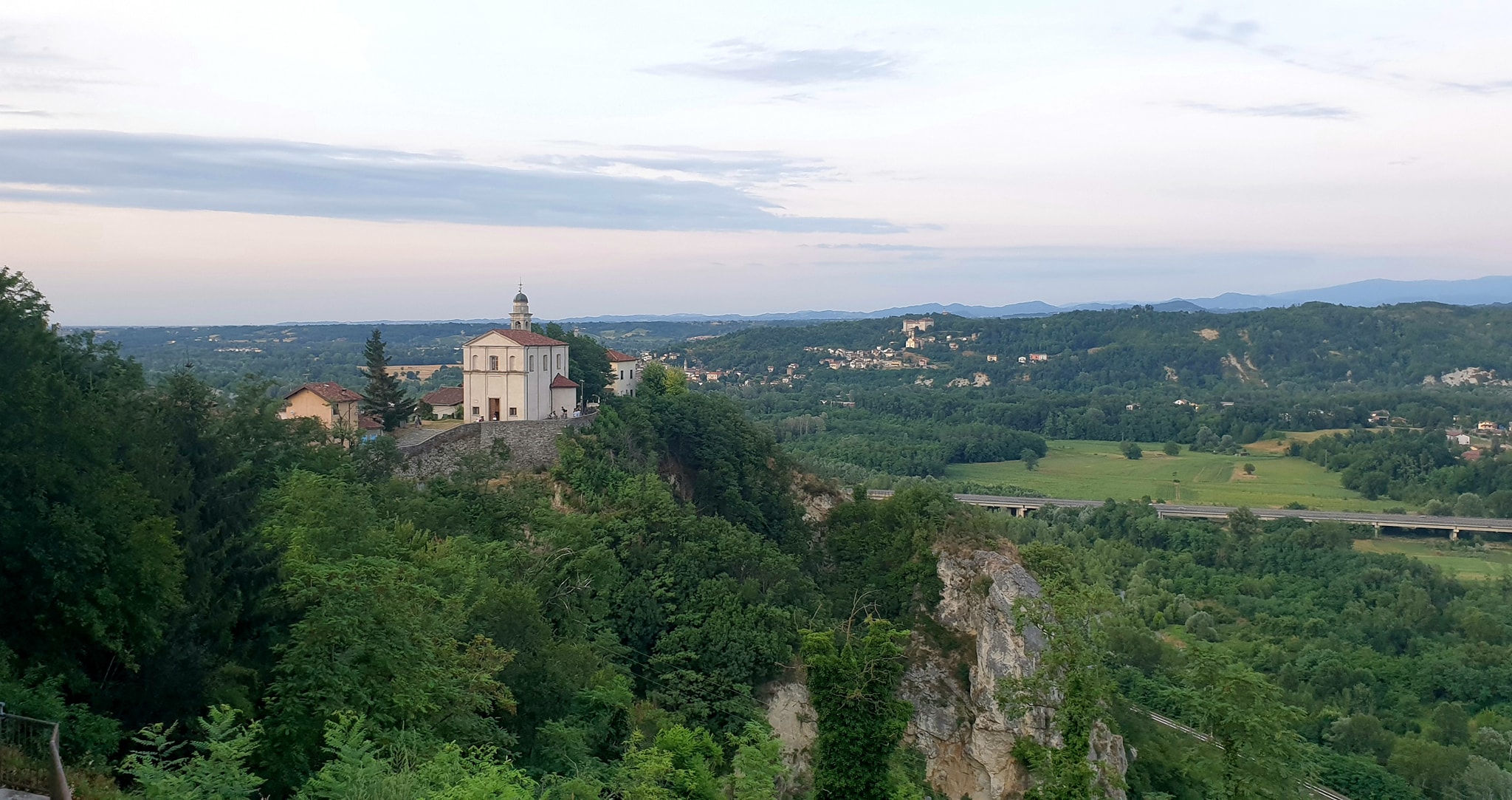 In Piemonte c’è un borgo dove il Carnevale è un rito millenario di danza e maschere