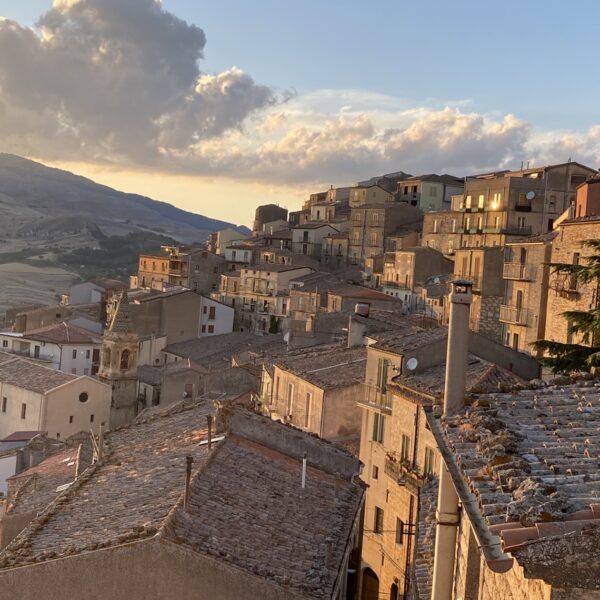Borghi d’Italia: perché alcuni si spopolano e altri stanno rinascendo